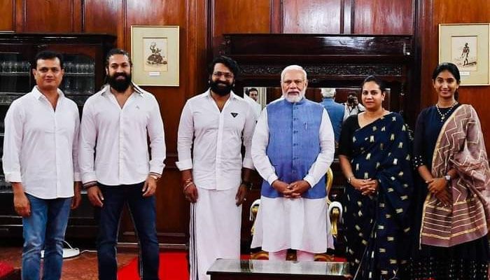 pm modi with celebrities